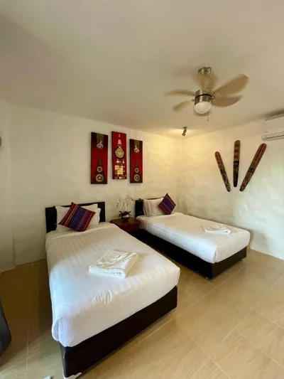 Twin Room — Gee Resort